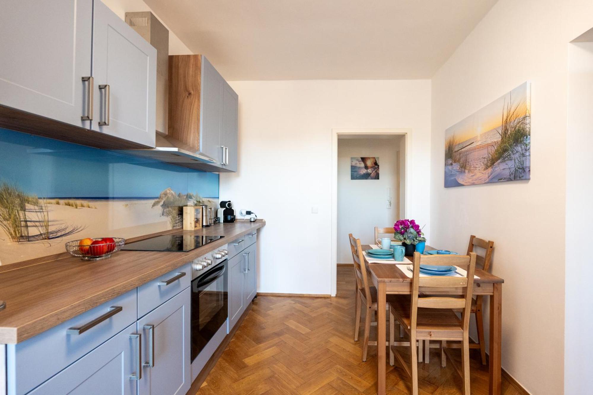 Doppelhaus- Villa Leipzig Schleussig , Moderner Altbau Apartment Dachetage Mit 2 Schlafzimmern Und Separatem Zusatzzimmer , Parkplatz - Balkon - Kamin - Eicheparkett - Arbeitsplatz Exterior photo